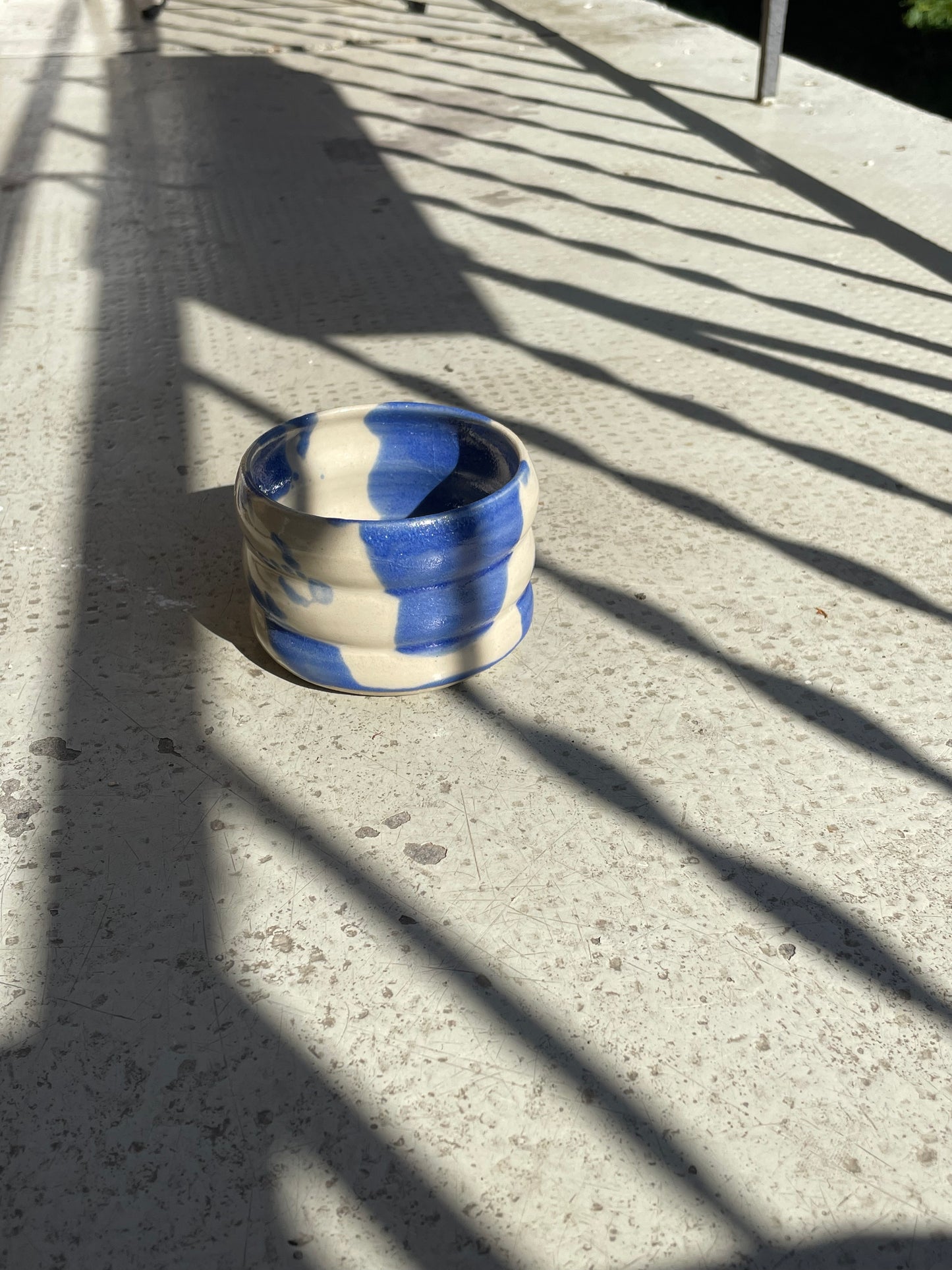 Becher Wobble Blau