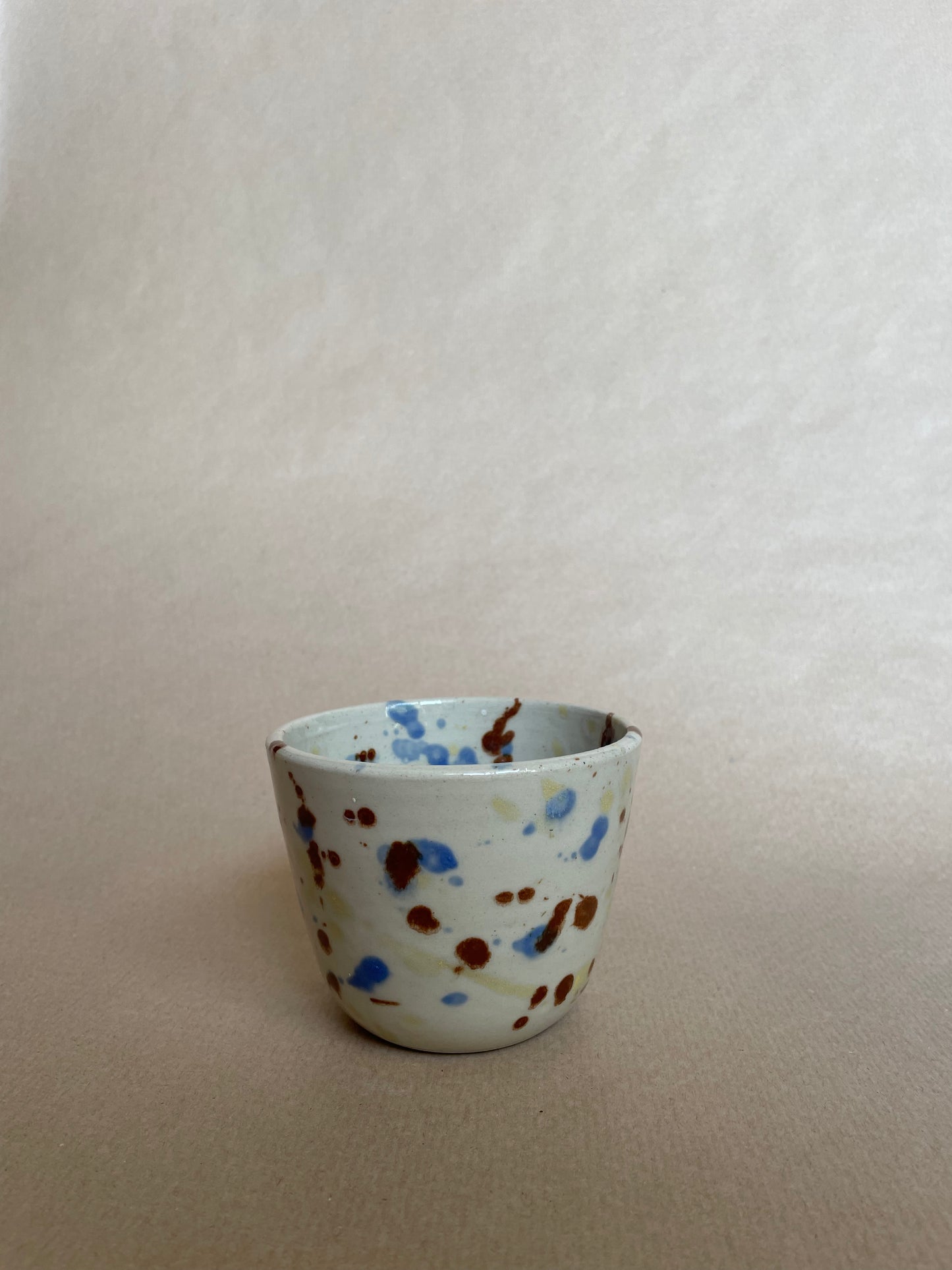 Becher Maeve Sprenkel